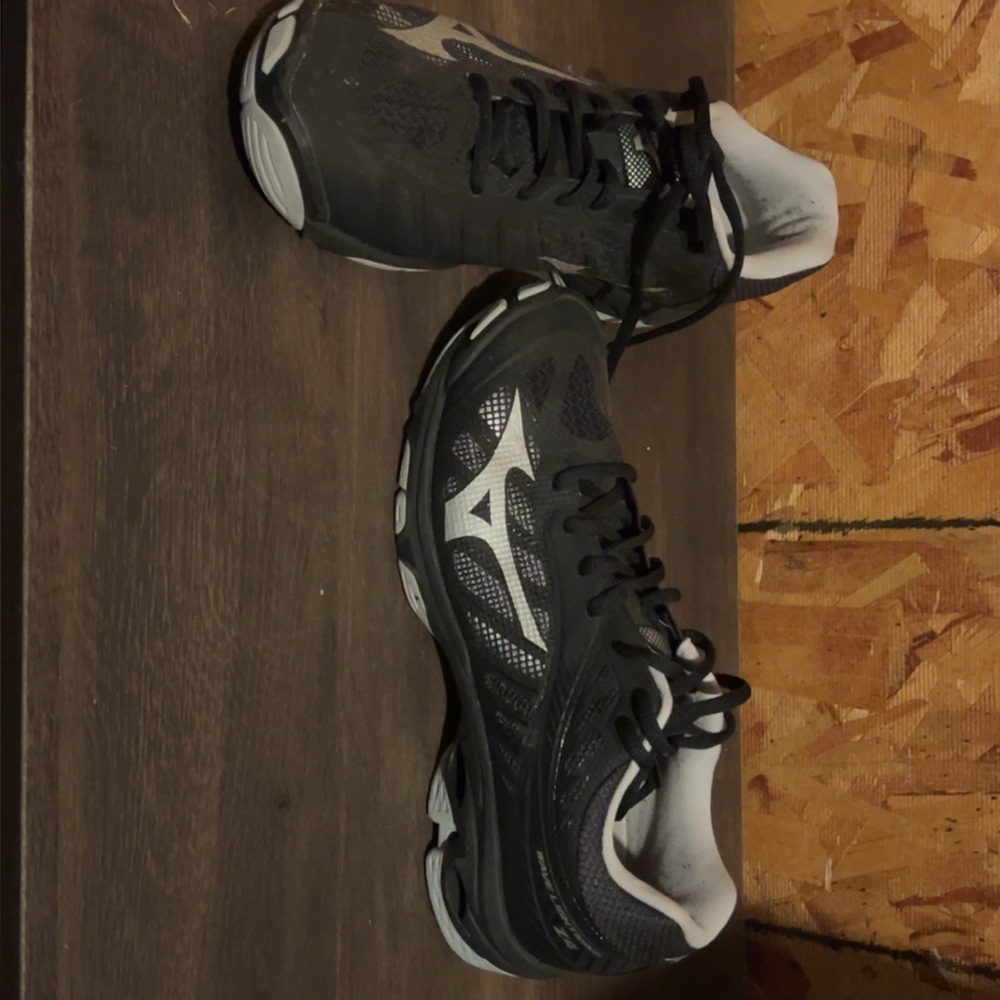 Mizuno Black Volleyball Shoes